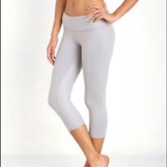 ALO Yoga Pants - ALO Yoga Airbrushed Capri Leggings - Steele Grey- Size Small